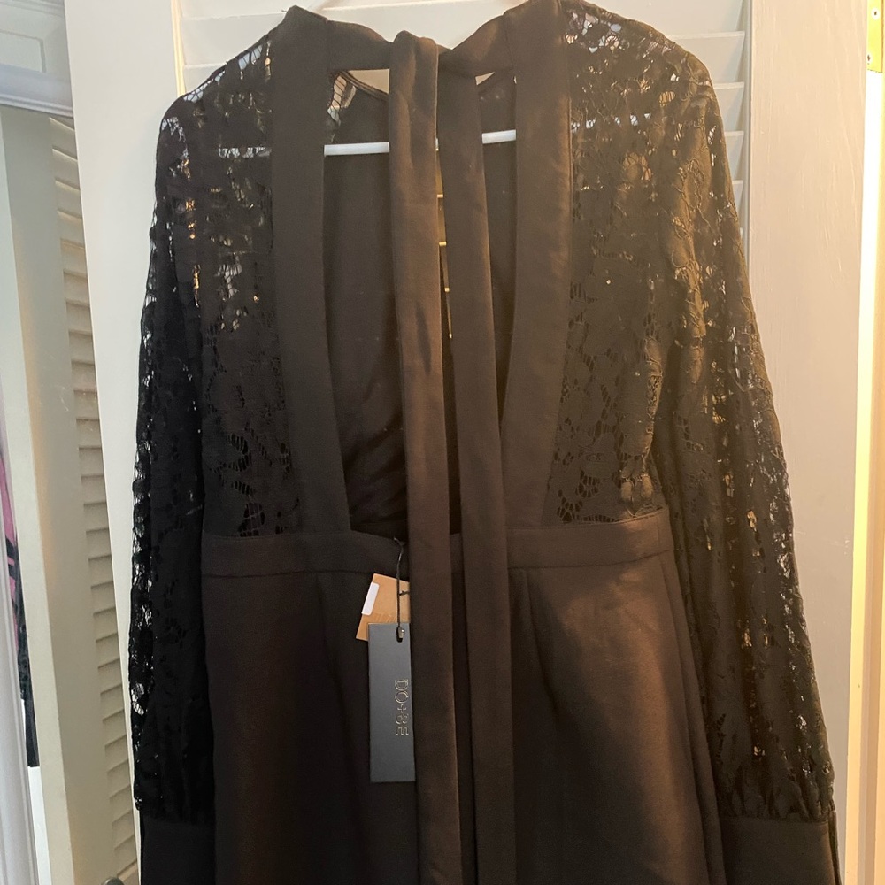 NWT dress. Medium. Gorgeous detail